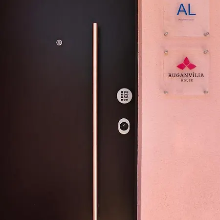 Buganvilia House * *